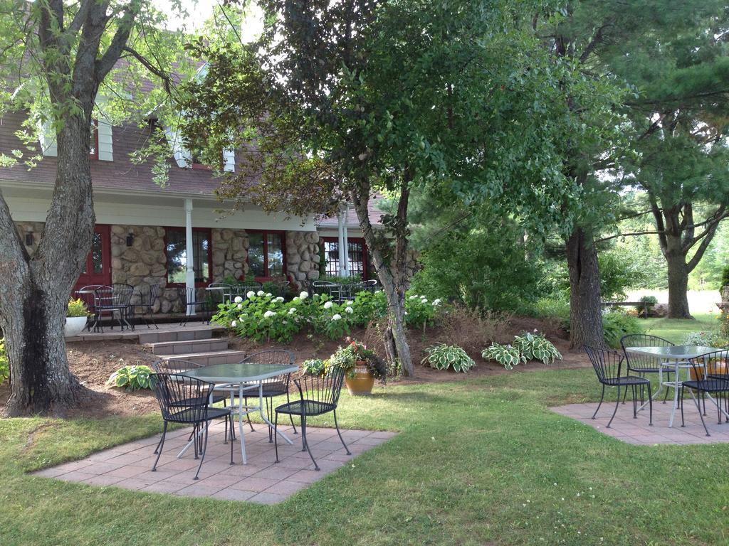 Auberge Le Flores Grand Mere Exterior photo