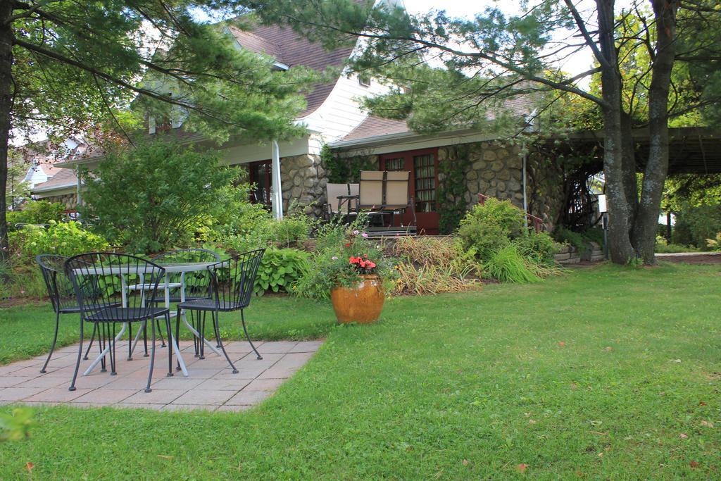 Auberge Le Flores Grand Mere Exterior photo