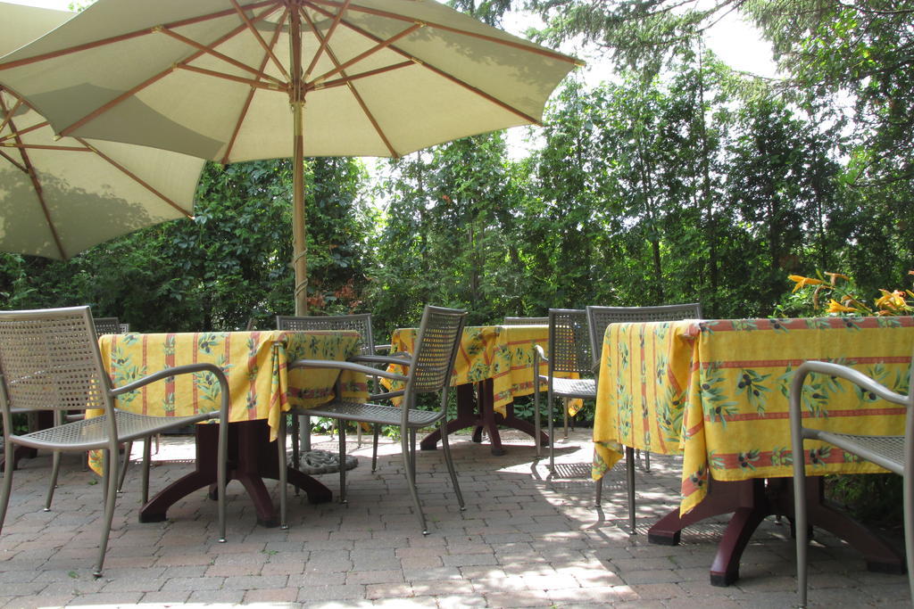 Auberge Le Flores Grand Mere Exterior photo