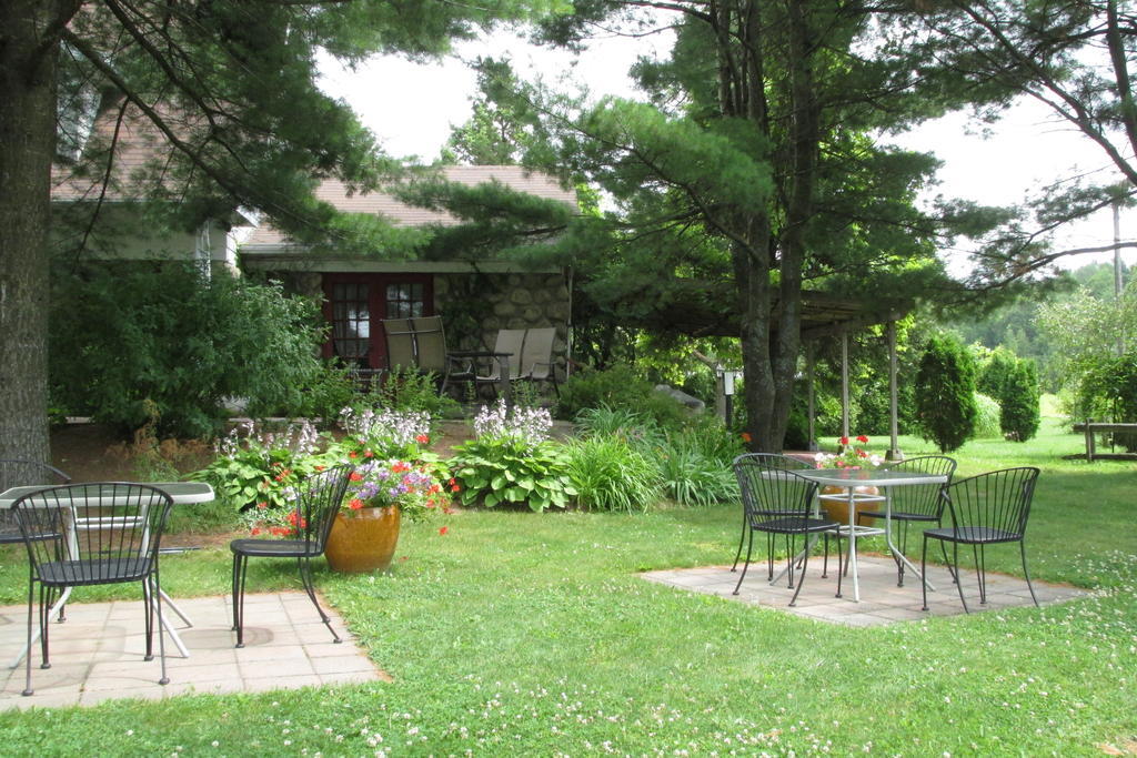 Auberge Le Flores Grand Mere Exterior photo